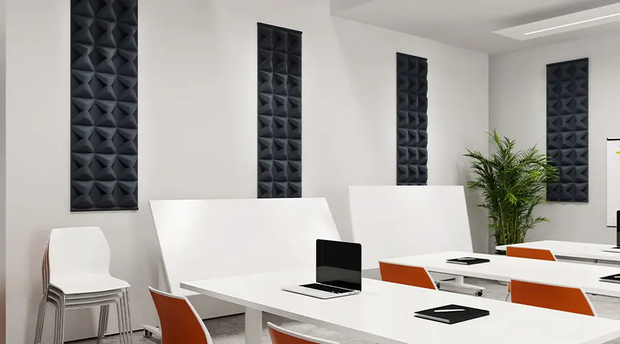 Sala riunioni con pannelli fonoassorbenti alle pareti