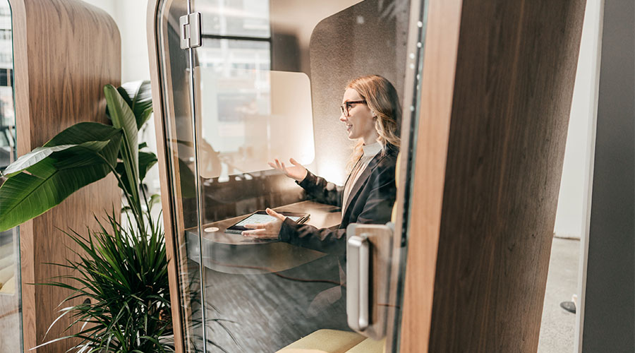 Istock-1279717268_900x500 Phone booth: la soluzione moderna per la privacy negli open space e oltre