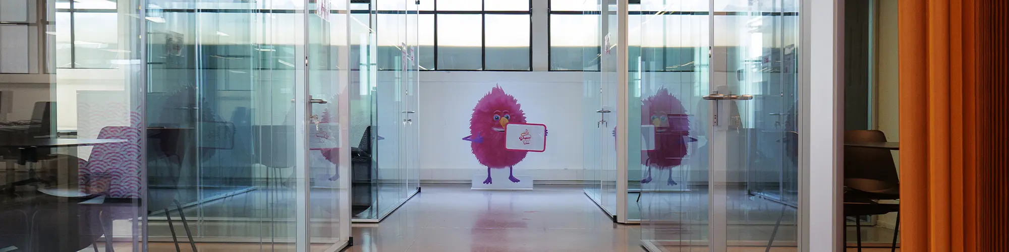 Phone booth per Veepee Privalia