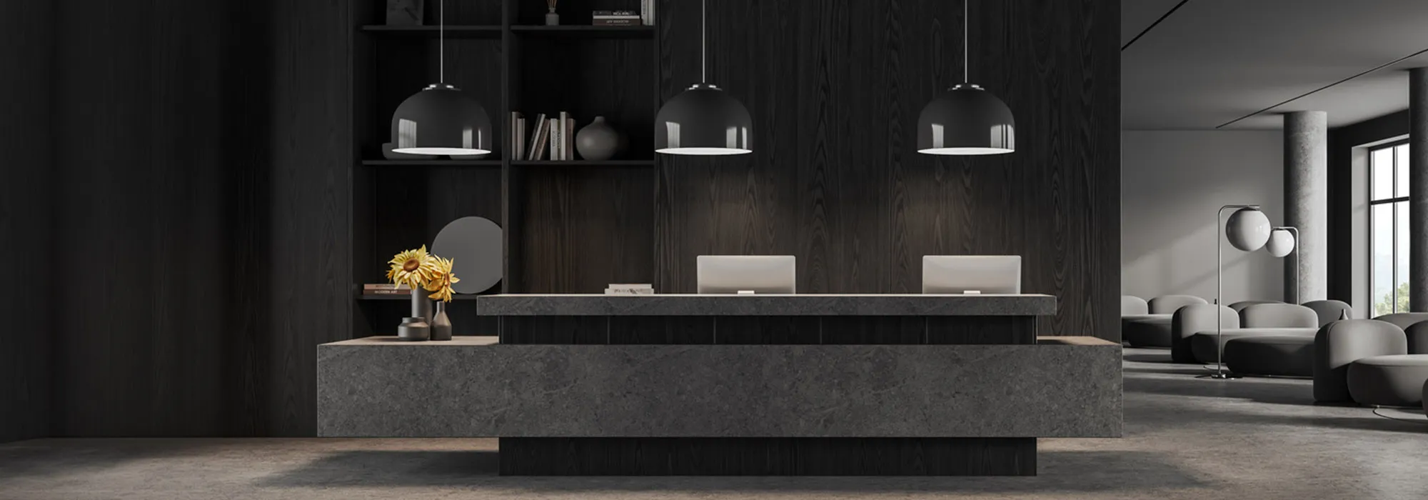Reception hotel contemporanea con bancone in pietra, lampade a sospensione e area lounge laterale