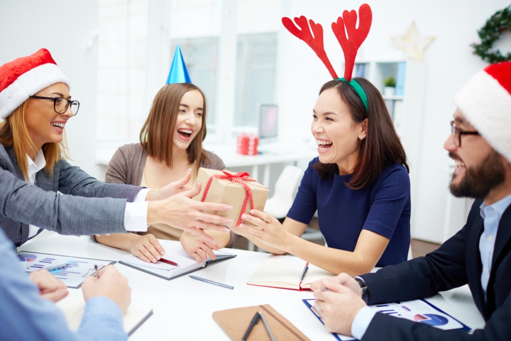 Come scegliere i regali di Natale per capi e colleghi