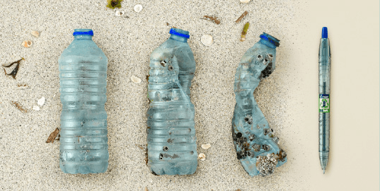 Dalla bottiglia alla penna: penne realizzate con il 2,5% di plastica recuperata dagli oceani