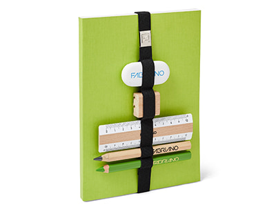 Taccuino Fabriano verde con elastico multifunzione e accessori integrati (righello, matita, gomma e temperino)